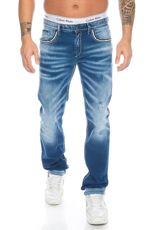 Cipo & Baxx Herren Jeans Hose in blau mit dicken Kontrastnähten und Effekten auf der Hintertasche.