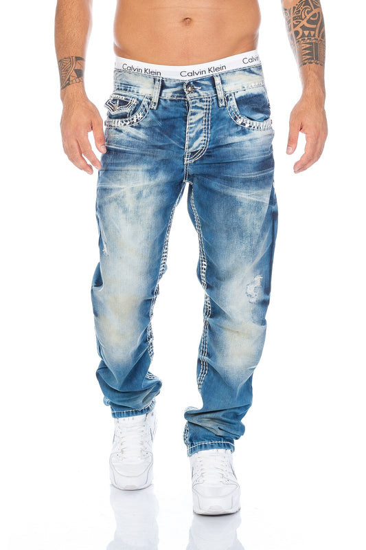 Cipo und Baxx Herren Jeans Hose in blau mit dicken Kontrast Nähten und weißen Farbelementen