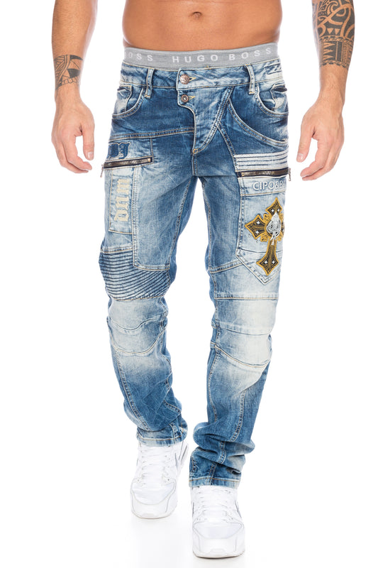 Cipo und Baxx Herren Jeans Hose in blau mit aufwendigen Designelementen und farbiger Nahtschrift