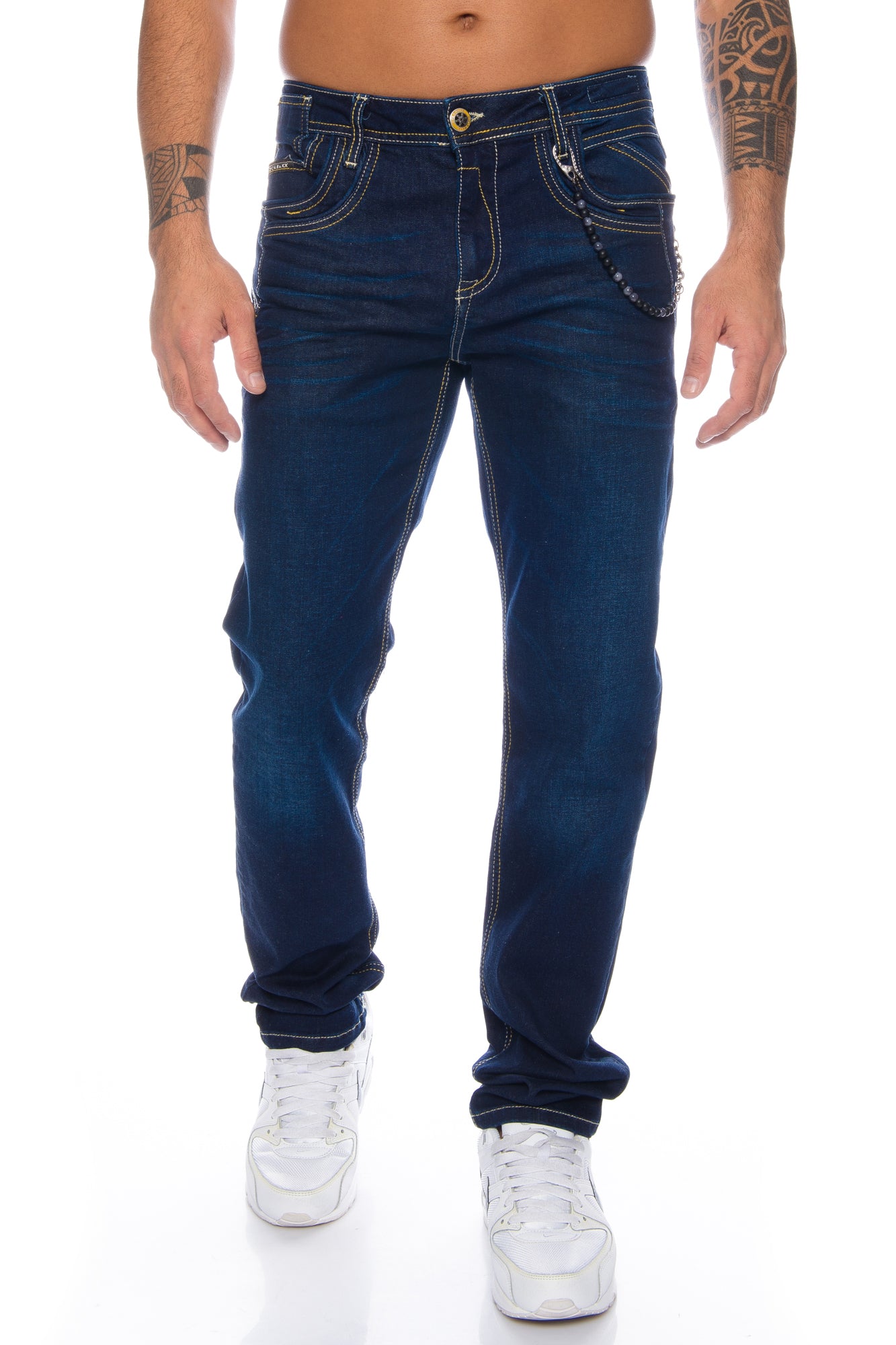 Cipo & Baxx Herren Jeans Hose mit Kontrastnähten und schöner dunkler Waschung, inklusive Zierband.