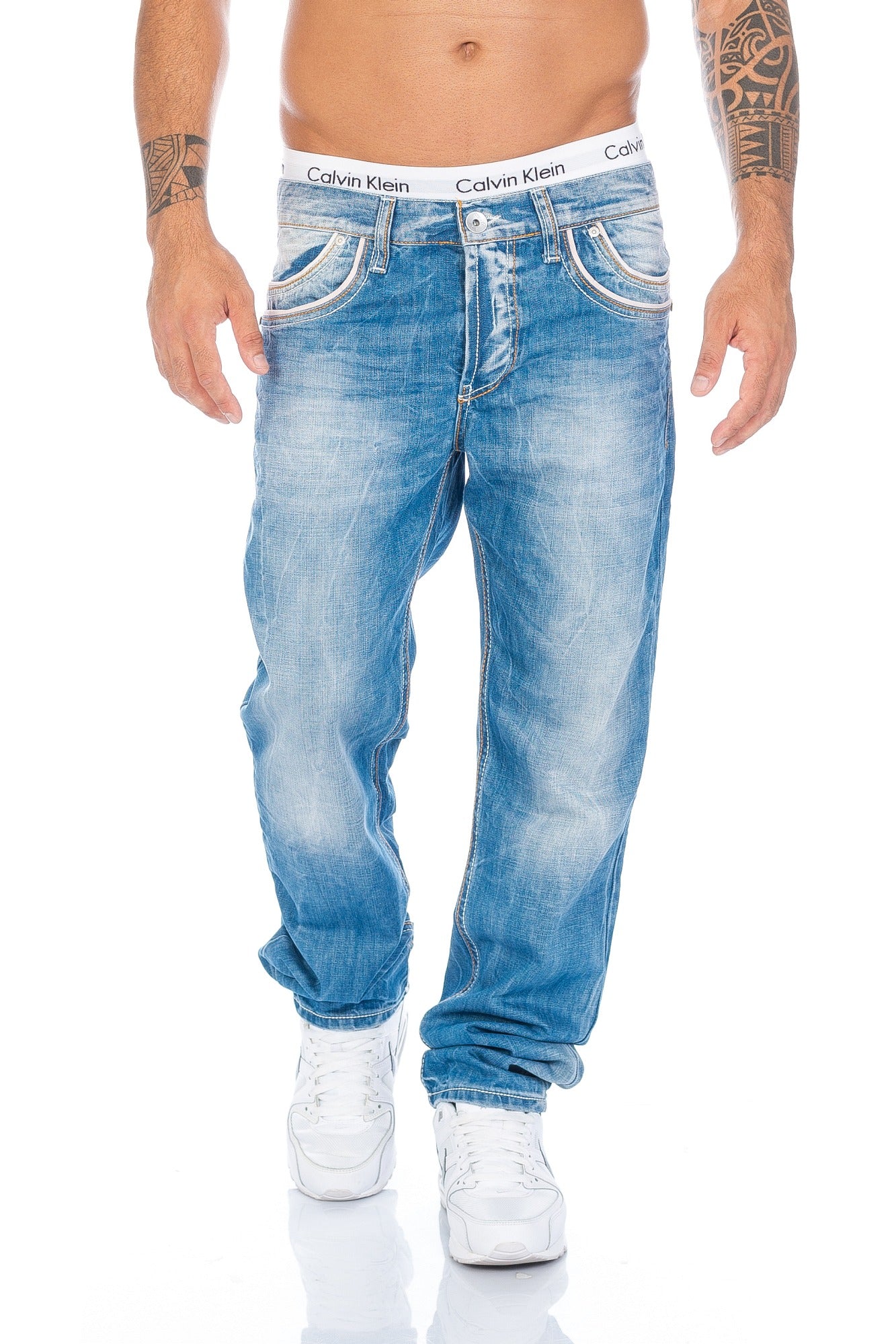 Cipo & Baxx Herren Jeans Hose mit dicken Kontrastnähten und ausgefallener Waschung.