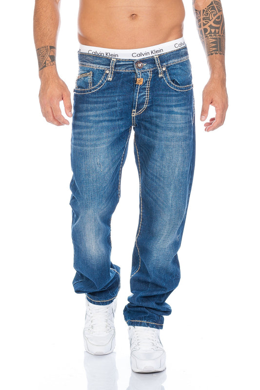 Cipo & Baxx Herren Jeans Hose in blau mit dicken Kontrastnähten und ausgefallener Waschung.