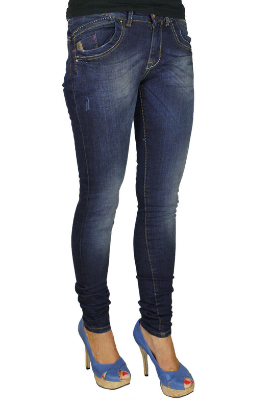 Redbridge Damen Jeans Hose in dunkelblau mit Kontrastnähten und elastischem Stoff.